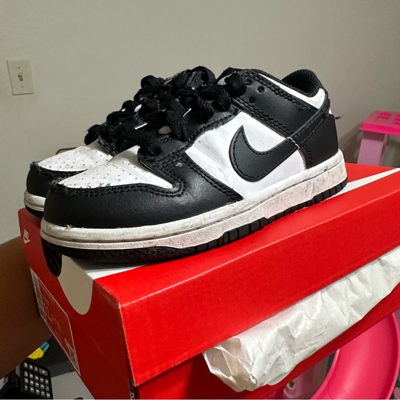Nike Panda Dunks - Picture 2 of 5
